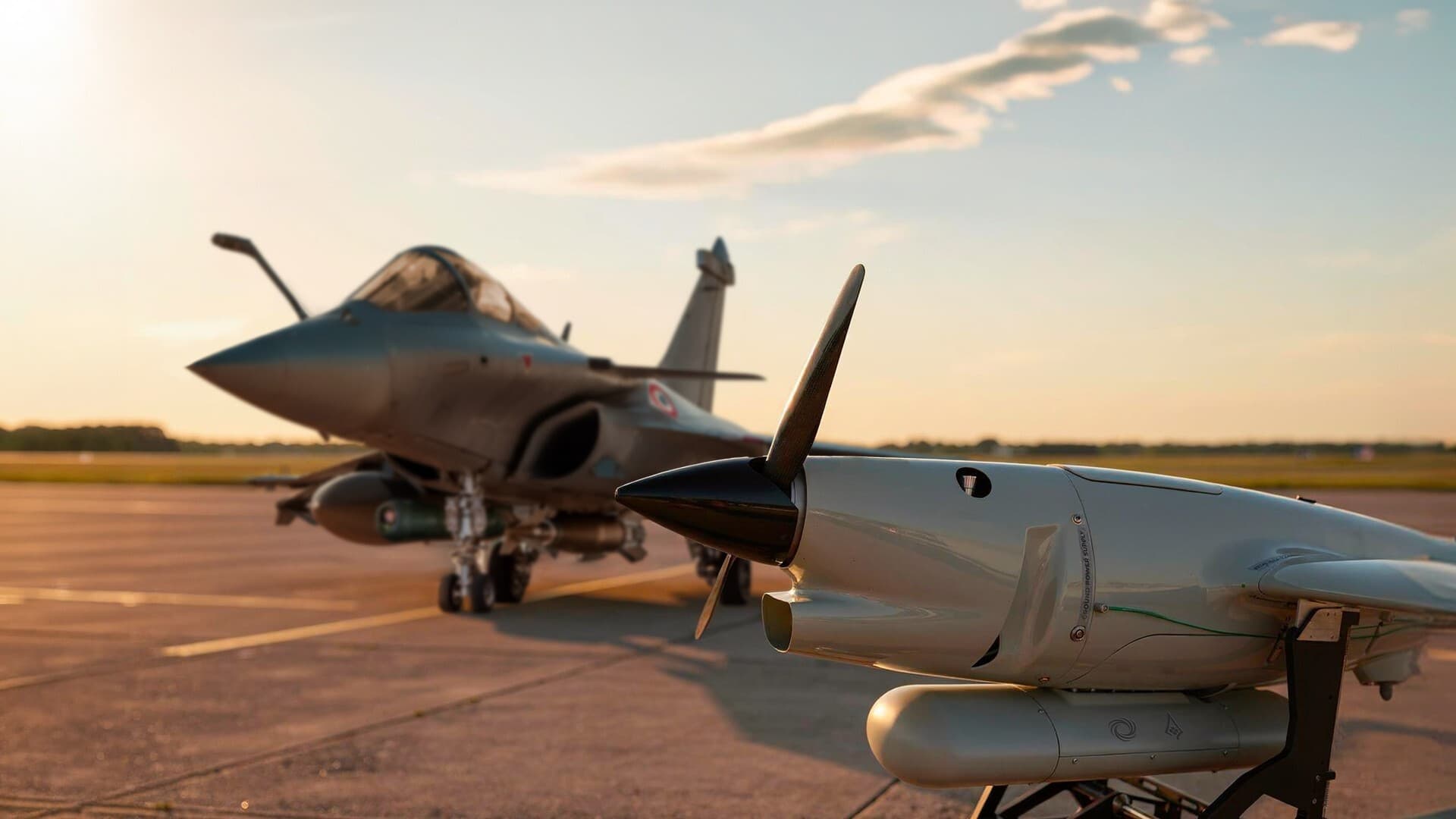 Geleceğin hava muharebelerinin bir taslağı: Bir Rafale, bir drone tarafından "onlarca kilometre" uzaklıktaki bir radarı "atış simülasyonu" ile vurdu