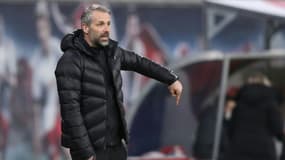 L'entraineur de Mönchengladbach Marco Rose replace ses joueurs lors d'un déplacement sur le terrain du RB Leipzig, le 27 février 2021
