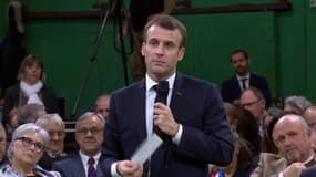 Emmanuel Macron face aux maires en janvier 2019.