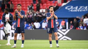 Senny Mayulu et Warren Zaïre-Emery avec le PSG, le 19 avril 2025.
