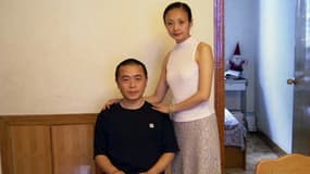 Le dissident chinois Huang Qi avec sa femme.