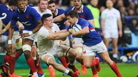 Antoine Dupont (au centre)