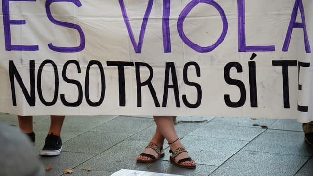 Des manifestantes célèbrent le jugement de la Cour Suprême espagnole qui a requalifié pour viol la condamnation des membres de la "Meute", le 21 juin 2019