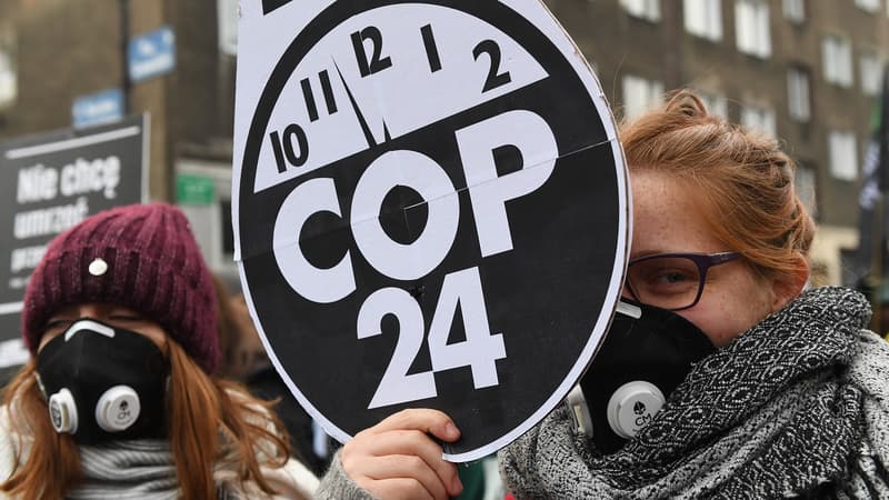 Des manifestants aux abords de la COP24 à Katowice, le 8 décembre 2018.