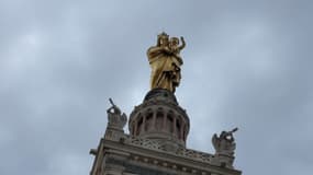 La statue de la "Bonne-Mère" à Marseille, qui va être redorée.