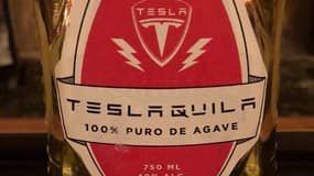 Elon Musk a posté sur twitter la photo d'une bouteille frappée du logo de Tesla, avec l'inscription "Teslaquila, 100% agave pure"