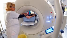 Un traitement expérimental représente un espoir pour les malades du cancer, comme ceux qui se rendent dans cet hôpital de Lille.