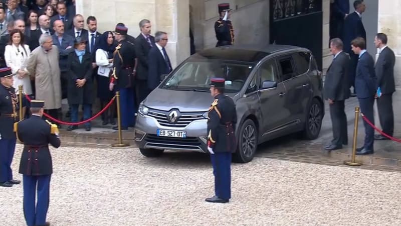 L'arrivée d'Emmanuel Macron en Renault Espace à l'Elysée après son élection en 2017.