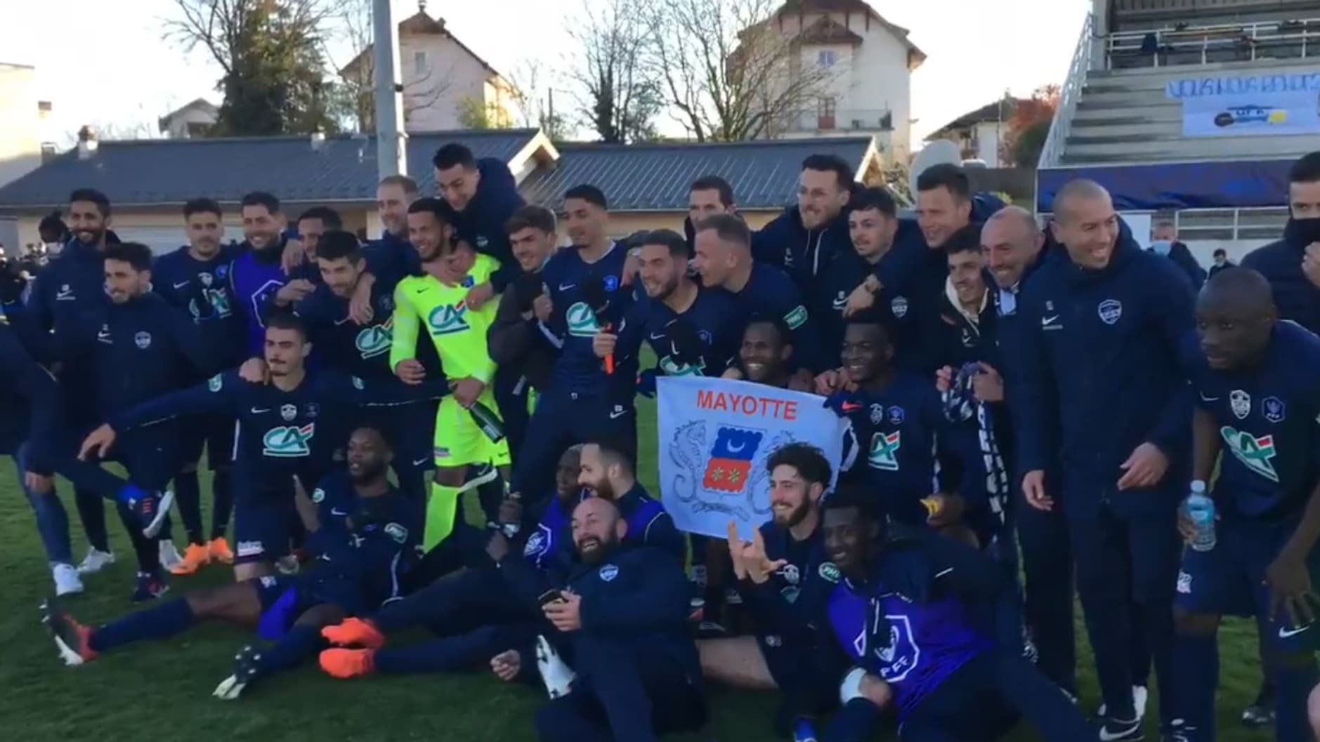 Les joueurs du GFA 74 après leur qualification pour les quart de Coupe de France