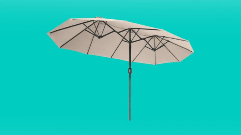 Ce parasol XXL est la pépite de l'été : le prix chute enfin sur ce site