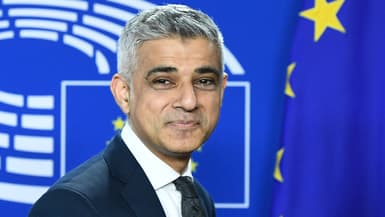 Le maire de Londres, Sadiq Khan, accueilli au Parlement européen à Bruxelles le 28 mars 2017.