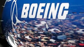 Boeing compte proposer dès 2015 à des passagers la possibilité de voler dans l'espace, à bord d'un appareil que le constructeur aéronautique met au point pour voyager en orbite basse. /Photo d'archives/REUTERS/Robert Sorbo