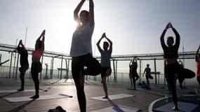 Une séance collective de yoga