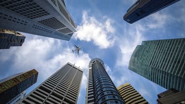 Pour ce qui est des fusions transfrontalières, les obstacles sont encore plus nombreux parce qu'ils sont, entre autres, liés à l'hétérogénéité des législations ainsi qu'aux risques macroéconomiques.