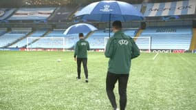 Les arbitres du match Manchester City-PSG, à l'Etihad Stadium le 4 mai 2021