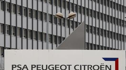Le syndicat CFE-CGC indique que l'usine PSA de Sochaux envisage de réduire le rythme de production de ses Peugeot 308, ce qui pourrait se traduire par le non-renouvellement de 200 contrats d'intérimaires. /Photo d'archives/REUTERS/Vincent Kessler