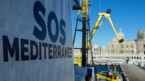 Une partie de l'Aquarius, affrété par l'ONG SOS Méditerranée, le 19 février 2016 à Marseille. 