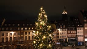 Le sapin de Noël de Strasbourg illuminé le 24 novembre 2023 (illustration)
