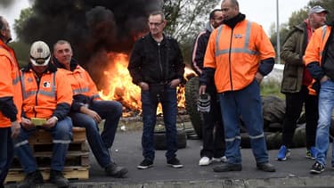 Deux offres déposées par le sidérurgiste britannique British Steel et le spécialiste italien des aciers spéciaux Calvi Networks, sont jugées crédibles. Elles prévoient la reprise totale de l'activité et du personnel.