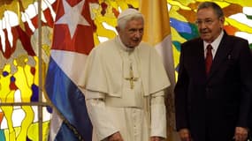 Le pape Benoît XVI s'est entretenu mardi à La Havane avec le président cubain Raul Castro. Les deux hommes n'ont pas fait de déclaration à la presse à l'issue de leur discussion, qui devait porter sur l'amélioration des relations entre l'Etat et l'Eglise