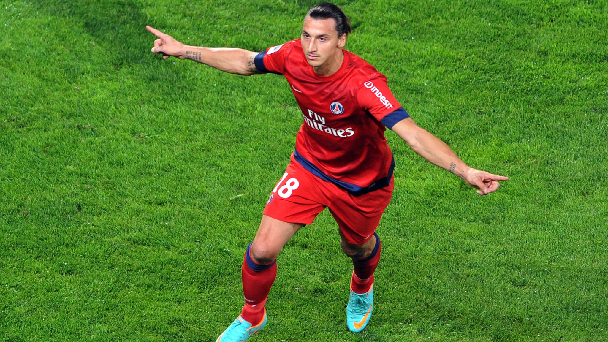 Zlatan Ibrahimovic célèbre un de ses deux buts pour sa première au Vélodrome avec le PSG contre l'OM en octobre 2012 Zlatan Ibrahimovic célèbre un de ses deux buts pour sa première au Vélodrome avec le PSG contre l'OM en octobre 2012
