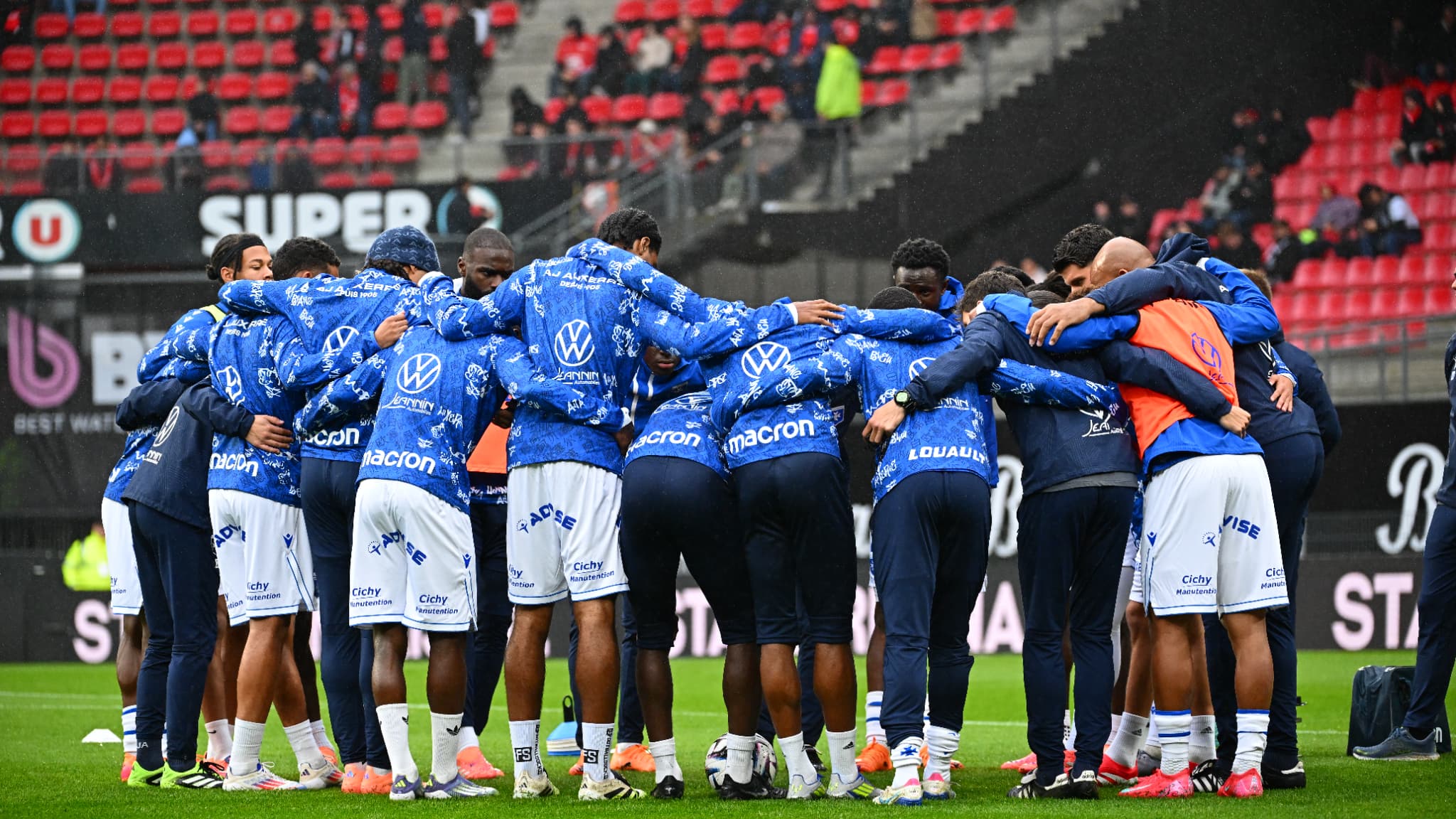 L'échauffement du match Rennes-Auxerre, le 19 octobre 2025. 