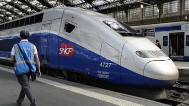 Un TGV en gare - Illustration