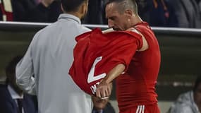 Franck Ribéry jette son maillot