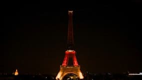 La Tour Eiffel aux couleurs de l'Allemagne après la fusillade de Munich
