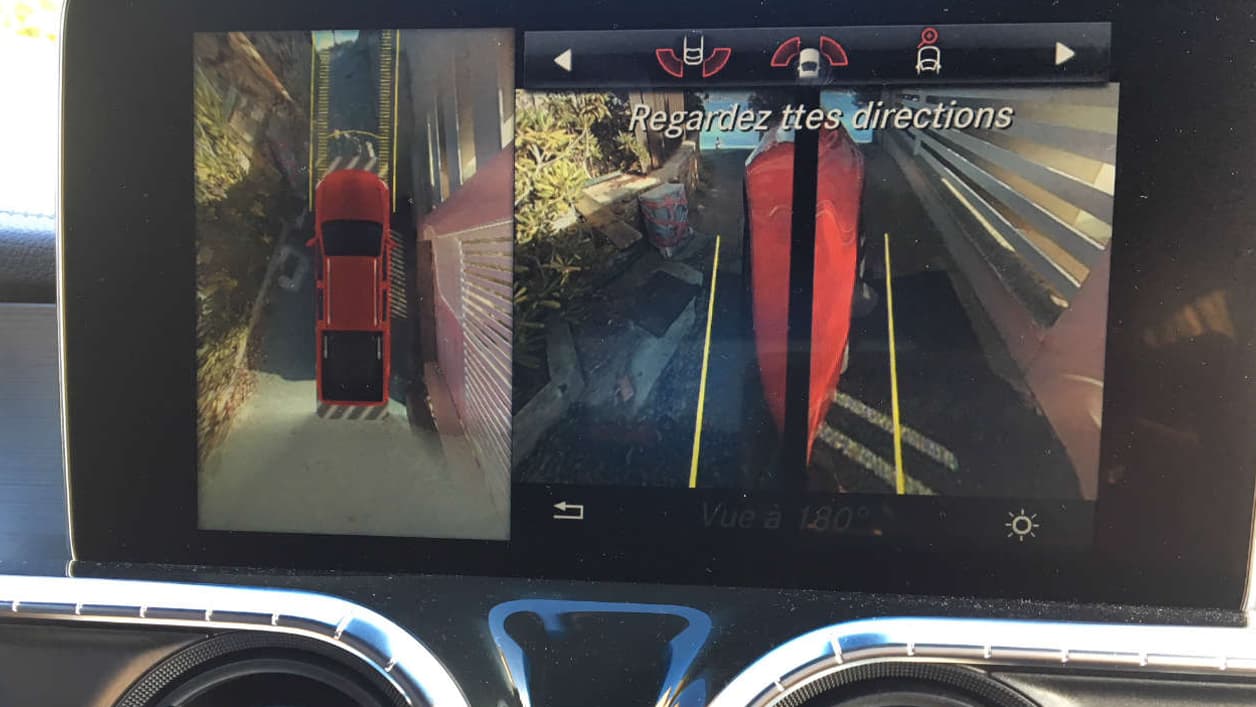 Le "Park Parking avec Camera 360°" fait partie des aides à la conduite très premium, mais aussi bien pensées sur ce Classe X. Le "Park Parking avec Camera 360°" fait partie des aides à la conduite très premium, mais aussi bien pensées sur ce Classe X.