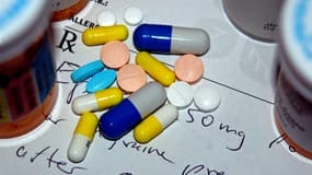 Un assortiment de pilules disposées sur une ordonnance. (photo d'illustration).