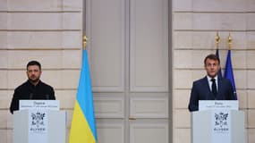 Emmanuel Macron et Volodymyr Zelensky lors d'une conférence de presse à l'Élysée, le 17 novembre 2025.