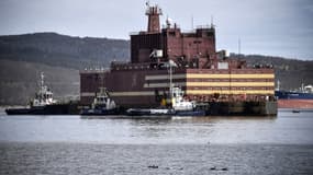 L'Akademik Lomonossov s'est amarré dans le port de Mourmansk.