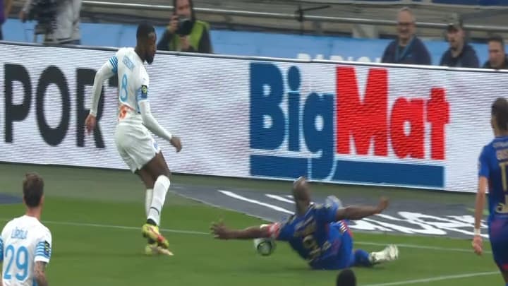 L'action litigieuse sur la main de Moussa Dembélé. L'action litigieuse sur la main de Moussa Dembélé.