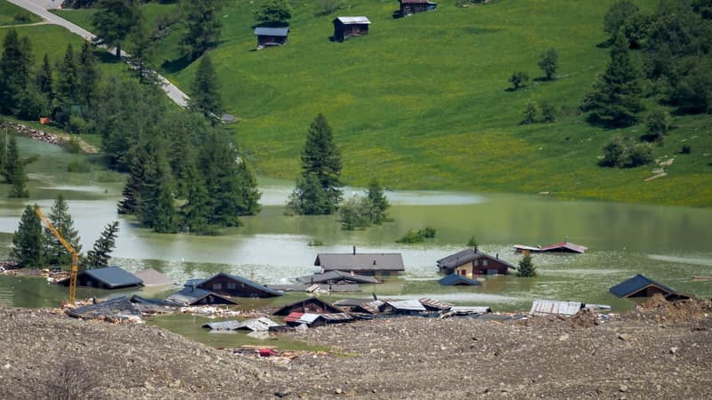 Inondation, village détruit, trou dans le glacier: les images impressionnantes après l'éboulement en Suisse
