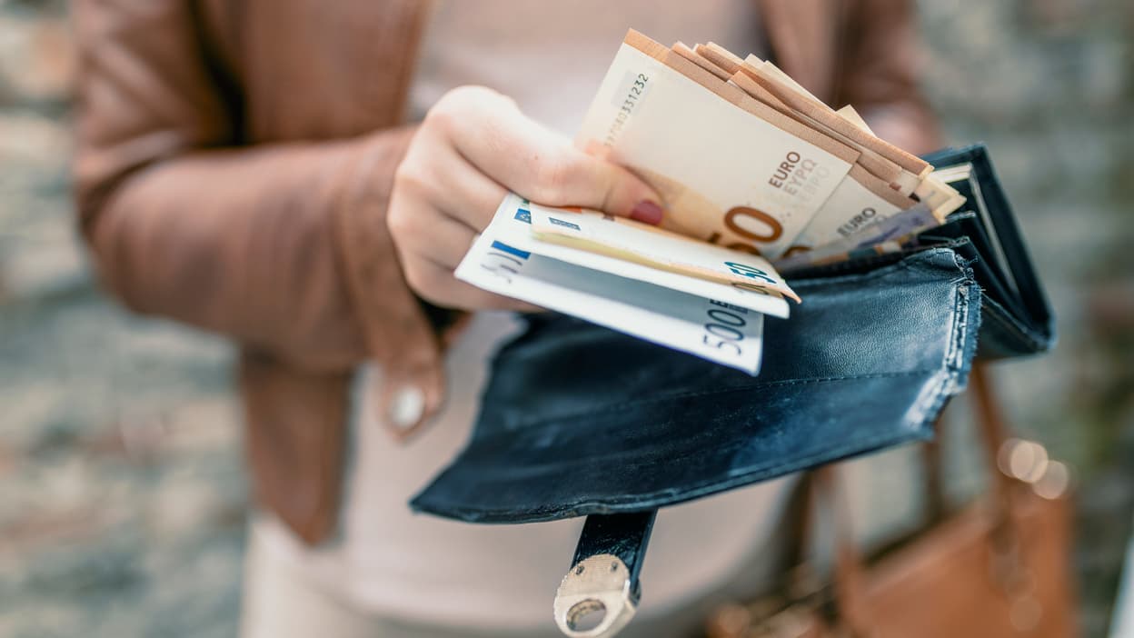 VOS COMPTES COURANTS GÉNÈRENT 15 MILLIARDS D'INTÉRÊTS QUI NE VOUS SONT PAS REVERSÉS, VOICI POURQUOI