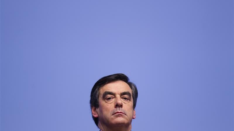 Invité mardi soir sur France 2, le Premier ministre François Fillon n'a pas exclu d'autres mesures d'austérité si la situation l'imposait mais en fonction de la "réalité de la croissance" de 2012. /Photo prise le 22 novembre 2011/REUTERS/Charles Platiau