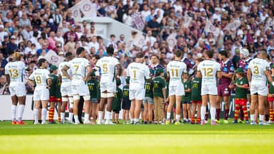 Une haie d'honneur pour l'arbitre d'UBB-Montauban le 20 septembre 2025