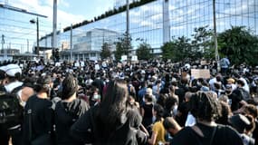 Manifestation contre les violences policières et en hommage à Adama Traoré devant le Palais de justice de Paris, le 2 juin 2020