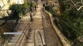 Un rider autrichien a descendu à vélo les escaliers de Montmartre.