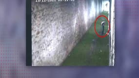 Extrait de la vidéosurveillance sur le chemin de ronde où la détenue radicalisée a été interceptée.
