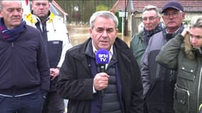 Xavier Betrand depuis Estréelles lors des inondations dans le Pas-de-Calais, le 10 novembre