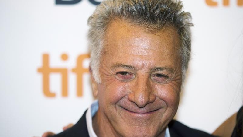 L'acteur américain Dustin Hoffman, âgé de 75 ans, est traité pour un cancer, a fait savoir son agent mardi, sans dire de quel type de cancer souffrait l'acteur ni à quand remontait le diagnostic. /Photo prise le 9 septembre 2012/REUTERS/Mark Blinch