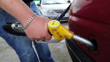 La mission parlementaire propose la fin en cinq ans des avantages fiscaux du diesel, une taxe carbone renforcée et formule le vœu de normes européennes plus strictes (image d'illustration)