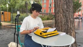 Prescilia Correnti écrit des histoires pour les passants. 