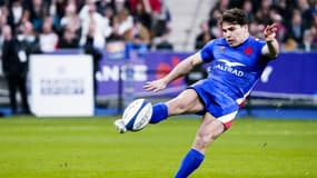 Antoine Dupont avec le XV de France.