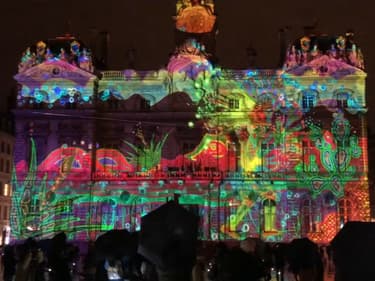 Une illumination place des Terreaux à Lyon pour la Fête des Lumières édition 2021.