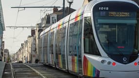 Le réseau Irigo dessert plus de 290.000 habitants au sein des 29 communes de l'agglomération d'Angers Loire Métropole. Il compte une ligne de tramway, 31 lignes de bus, 71 circuits scolaires