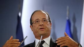 En chute libre dans les sondages de confiance, François Hollande a tenté vendredi de répondre à l'inquiétude des Français, palpable sur le terrain, en promettant une accélération mais aucune nouveauté dans un programme déjà connu. /Photo prise le 30 août