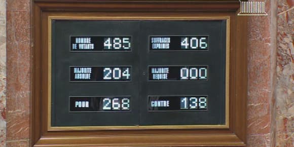 La proposition de loi visant à pénaliser les clients de prostituées a été adoptée par les députés le 4 décembre 2013. La proposition de loi visant à pénaliser les clients de prostituées a été adoptée par les députés le 4 décembre 2013.
